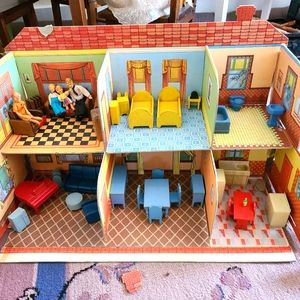 Vintage 1940s/50s Strombecker H6F 6 room playhouse dollhouse